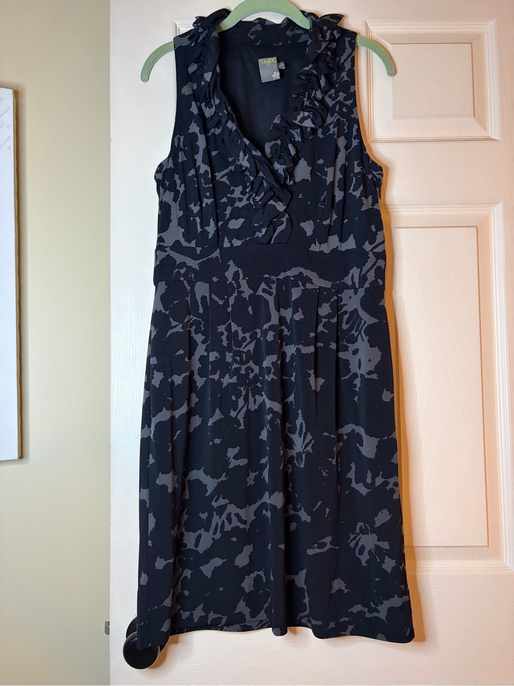 Taylor Sleeveless Ruffle V-Neck Black & Gray Print Dress